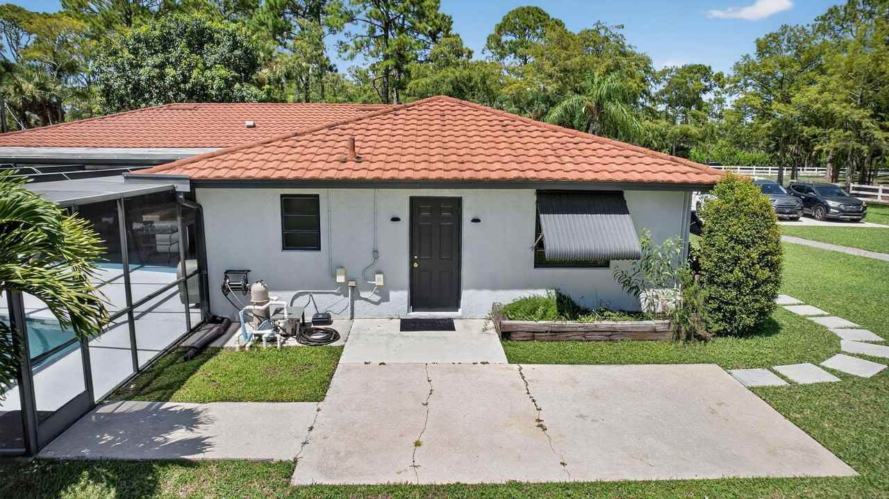 17218 Shetland Ln - Photo 2 of 31