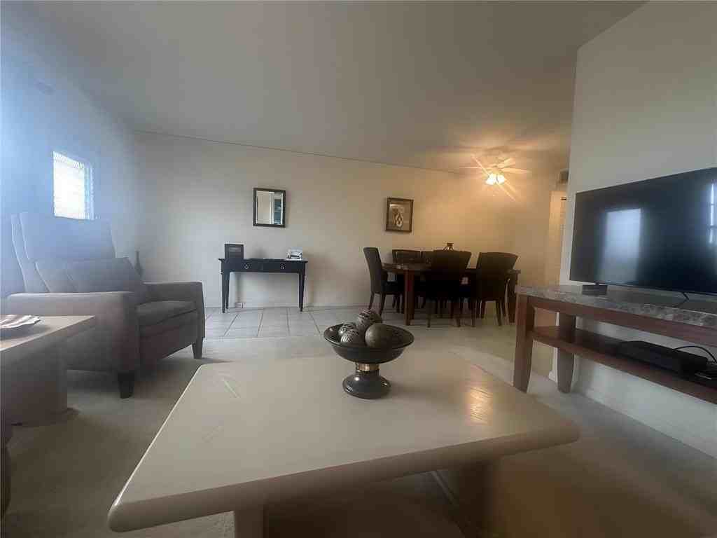 4037 Harwood D - Photo 4 of 17