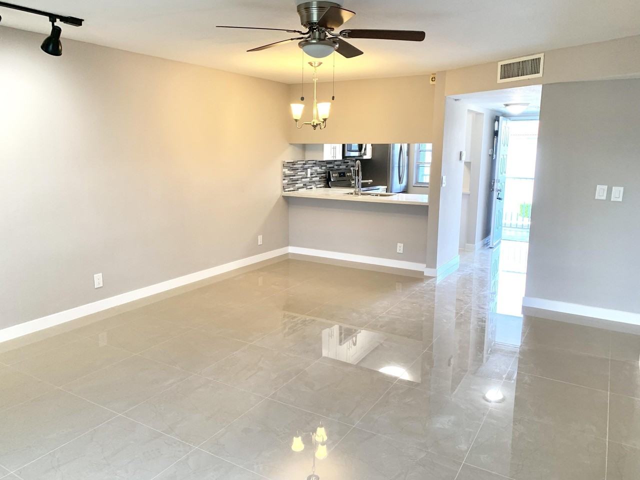 2750 Forest Hills Blvd #208 - Photo 6 of 33