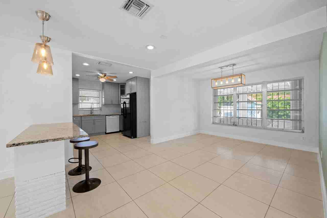 27 Se 6th St - Photo 6 of 19