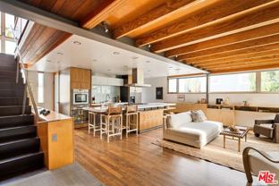 724 Superba Ave - Photo 1 of 1