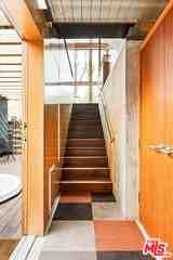 724 Superba Ave - Photo 2 of 8