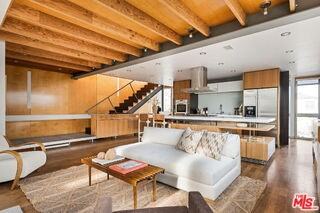 724 Superba Ave - Photo 3 of 8