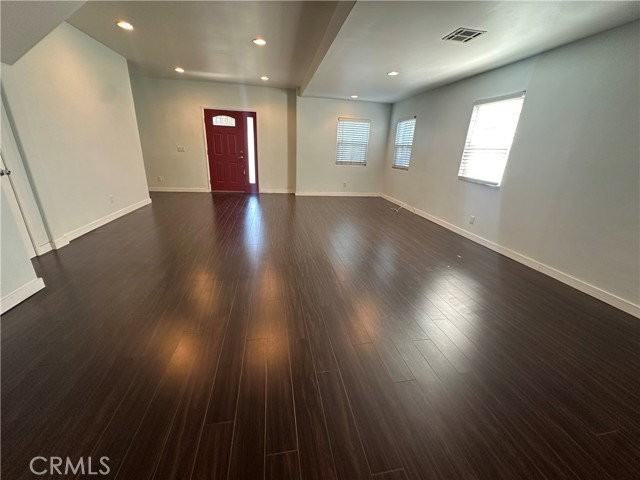 8801 Cattaraugus Ave - Photo 3 of 8