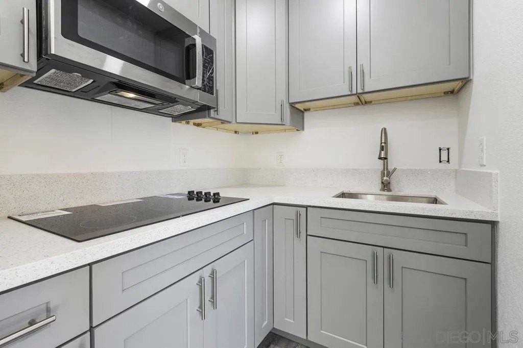 251 Sandstone St - Photo 2 of 16