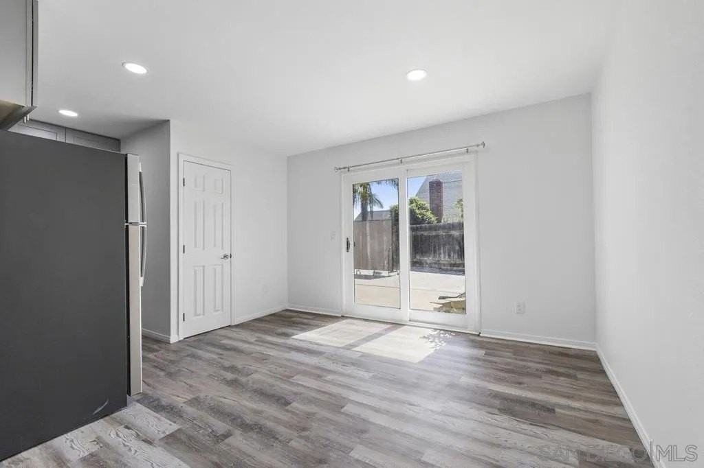 251 Sandstone St - Photo 3 of 16