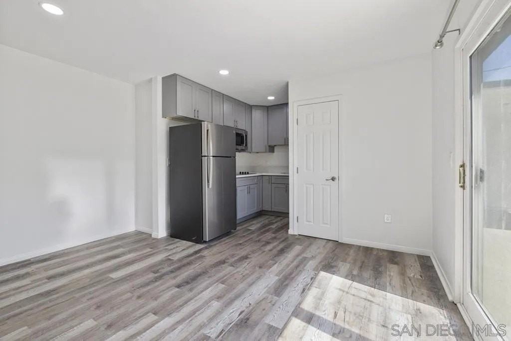 251 Sandstone St - Photo 4 of 16