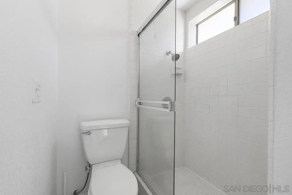 251 Sandstone St - Photo 5 of 16