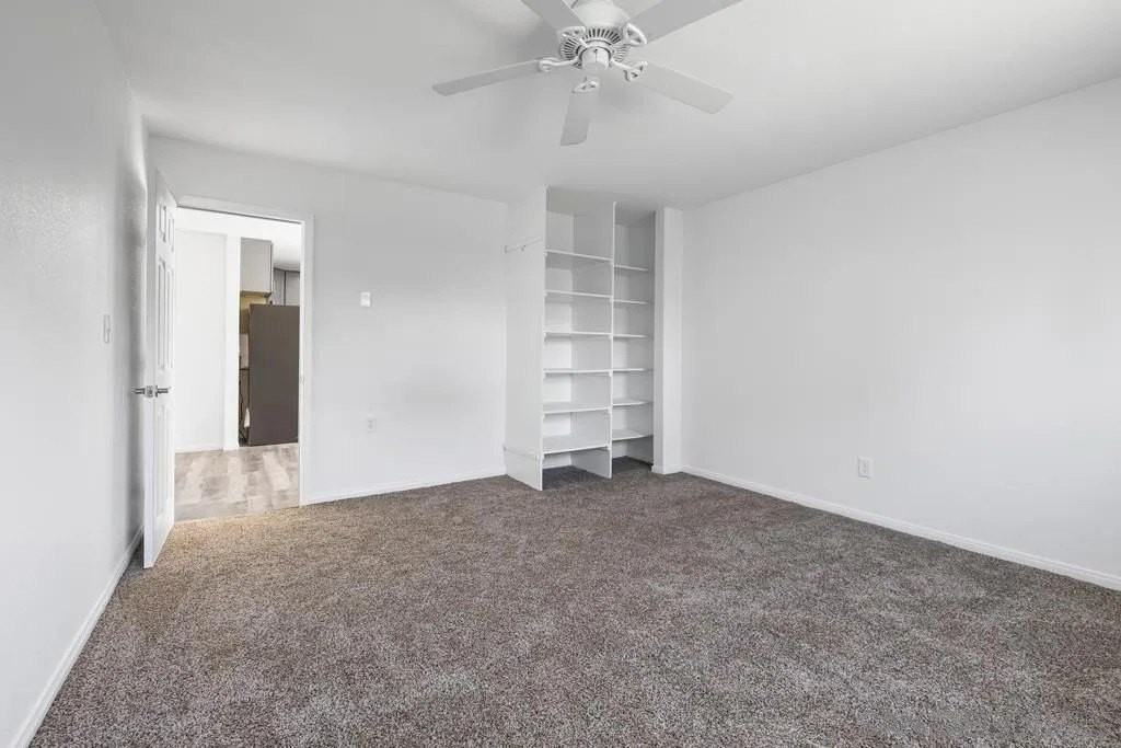 251 Sandstone St - Photo 7 of 16