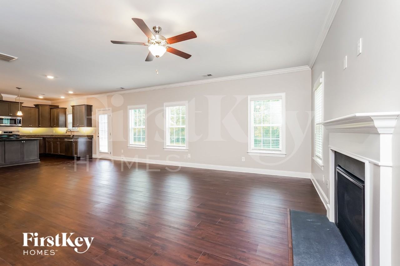 558 Dorchester St - Photo 5 of 19