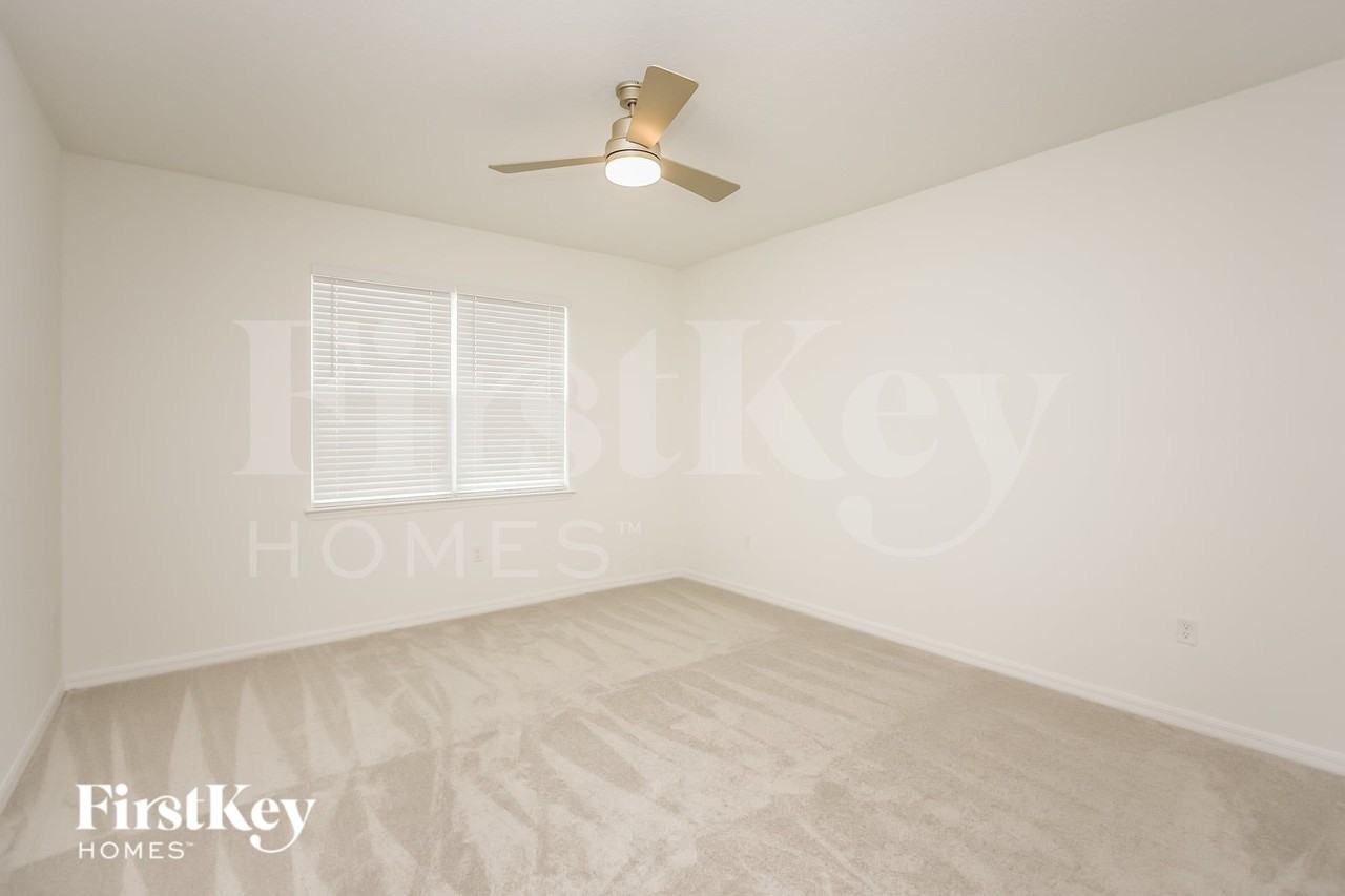 360 Corbel Ln - Photo 5 of 15