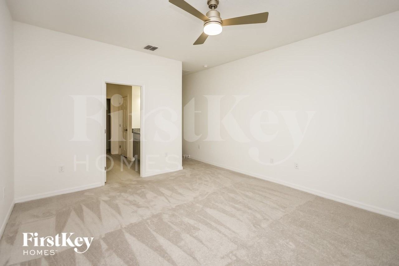 360 Corbel Ln - Photo 6 of 15