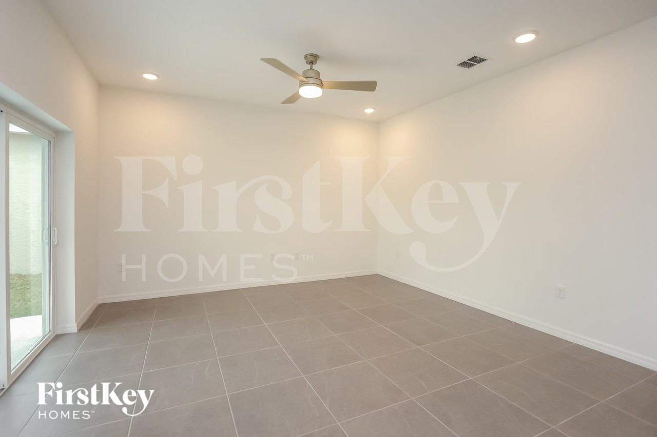 356 Corbel Ln - Photo 3 of 15