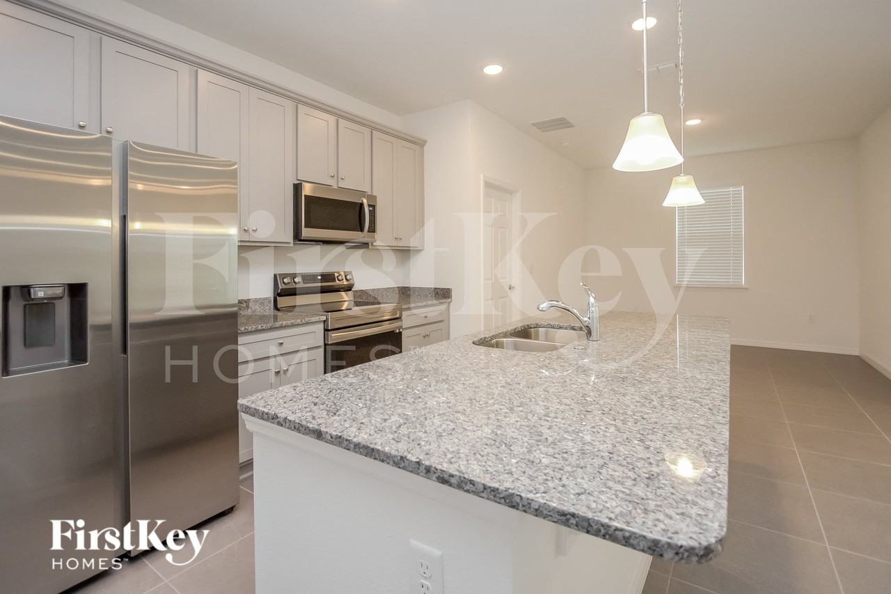 356 Corbel Ln - Photo 4 of 15