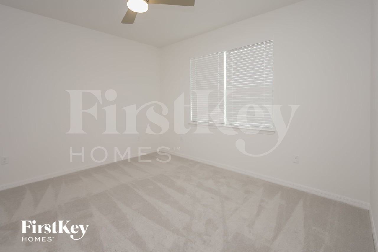 356 Corbel Ln - Photo 7 of 15