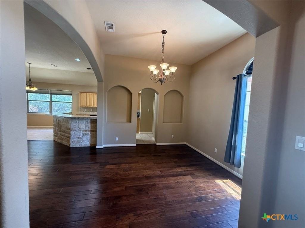 270 Delanoy Dr - Photo 4 of 37