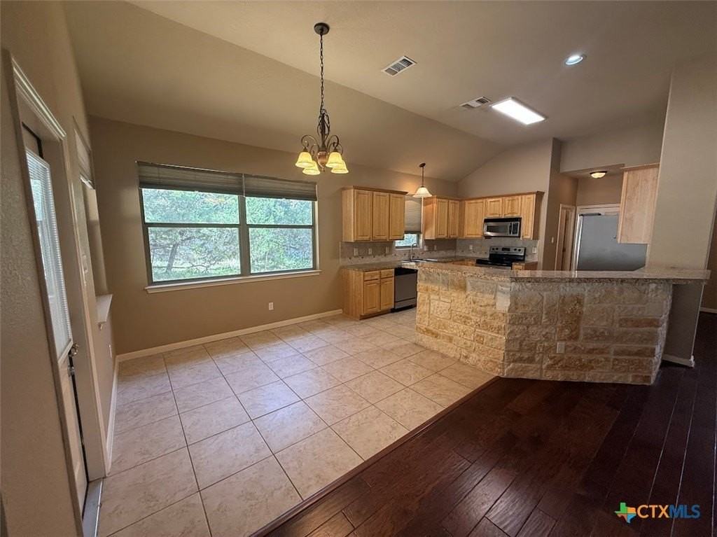 270 Delanoy Dr - Photo 6 of 37