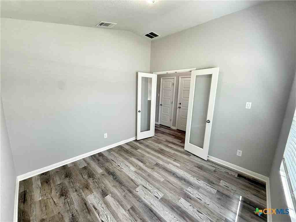 8819 Straight Oaks - Photo 3 of 29