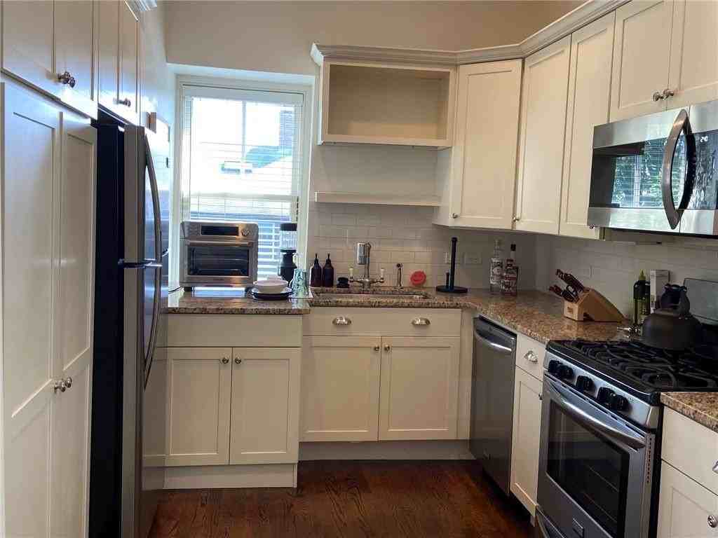 117 Sheldon St #2 - Photo 7 of 10