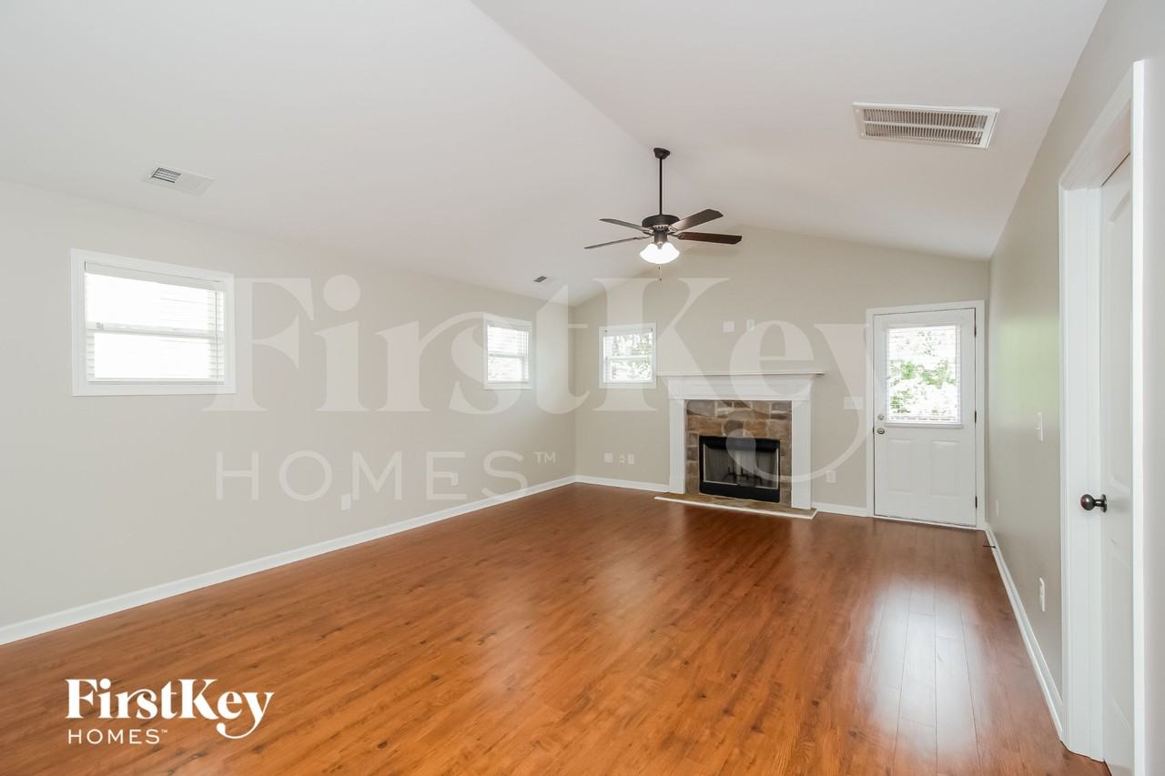 20 Oakbrook Dr Sw - Photo 3 of 15