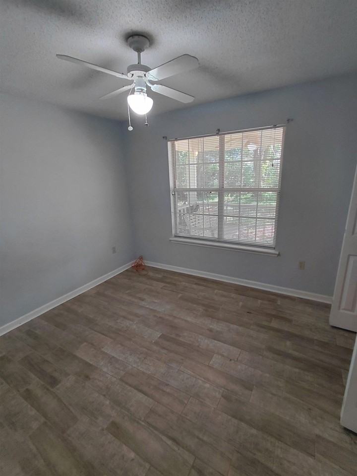 1667 Folkstone Rd - Photo 6 of 21