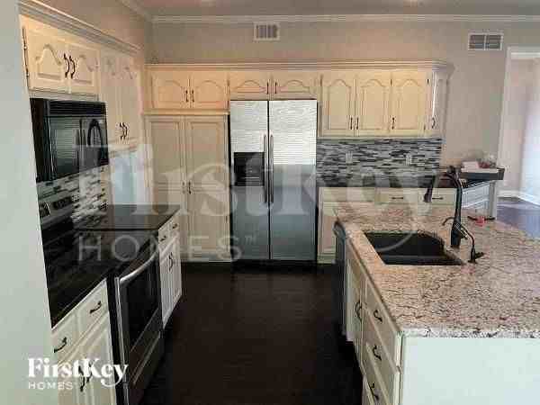5715 N Ames Ave - Photo 5 of 11