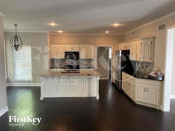 5715 N Ames Ave - Photo 6 of 11