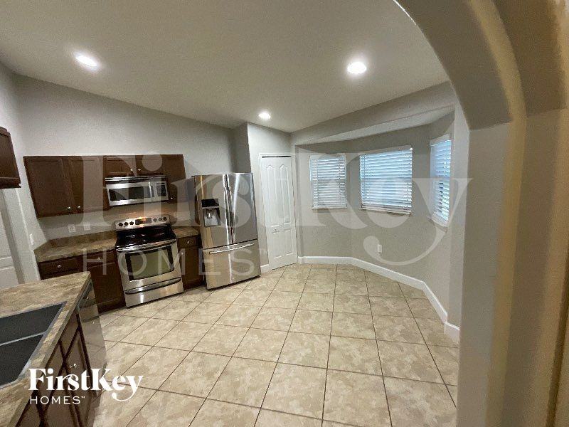 2645 Sunset Cir - Photo 5 of 13