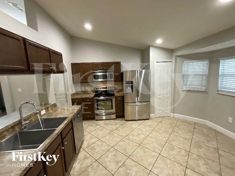 2645 Sunset Cir - Photo 6 of 13