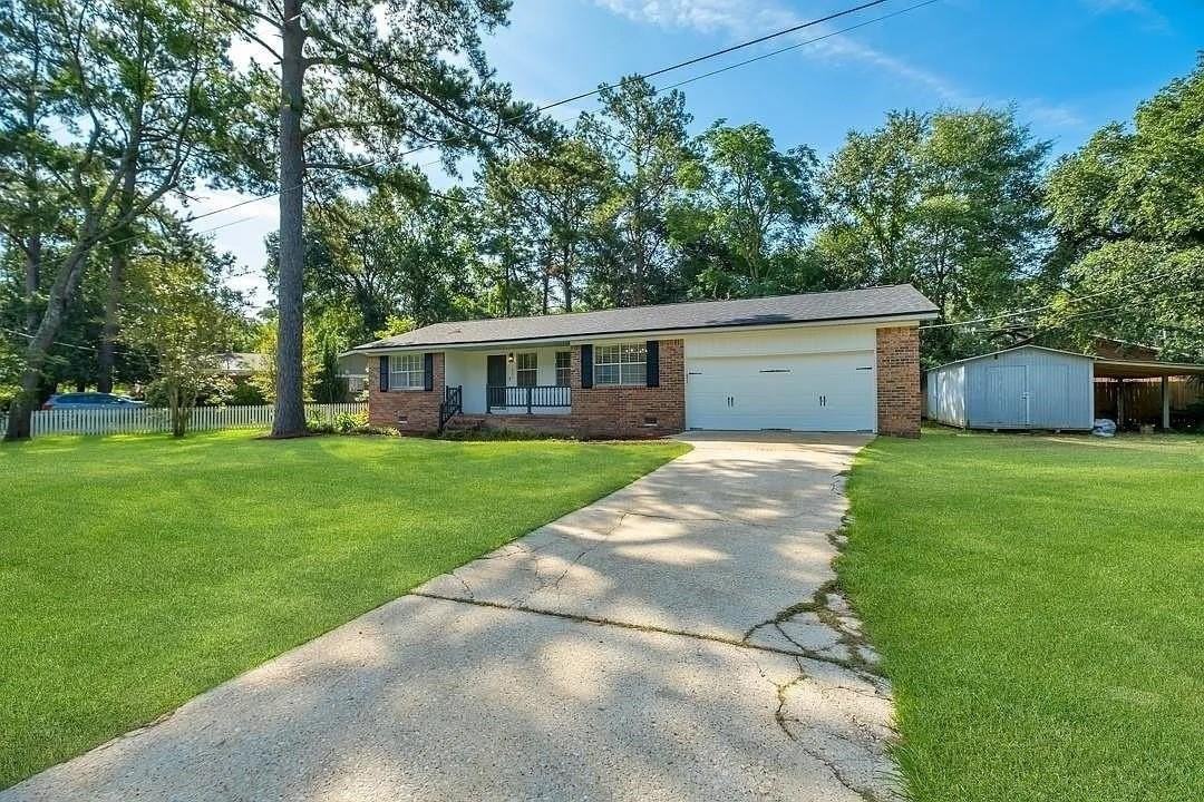 1825 Sherwood Dr - Photo 2 of 22