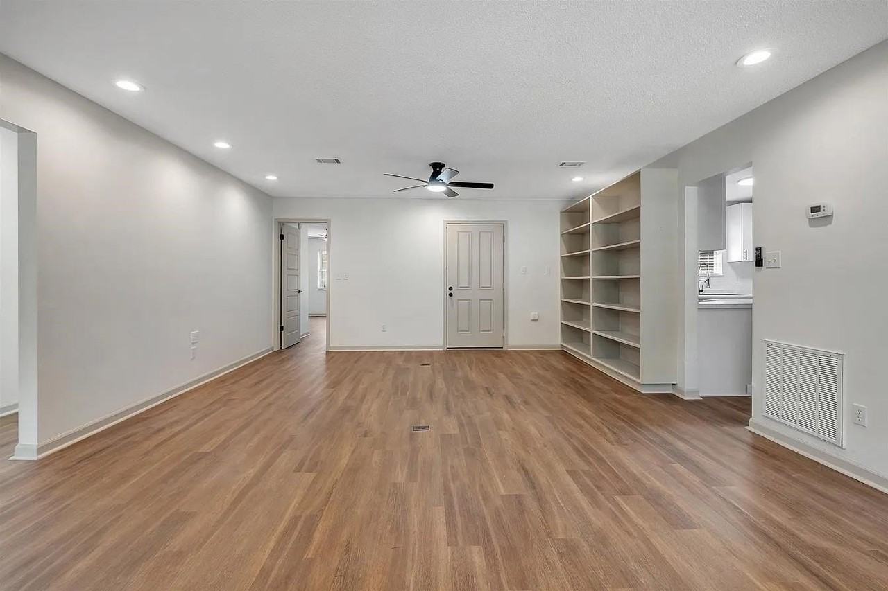 1825 Sherwood Dr - Photo 3 of 22