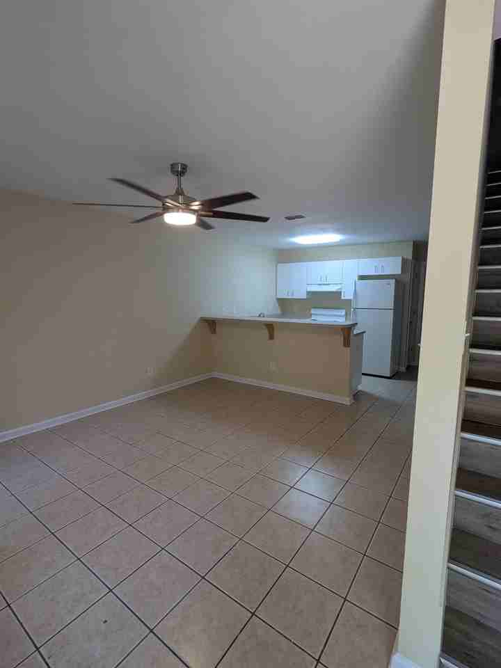 705 W Georgia St #1 - Photo 3 of 15