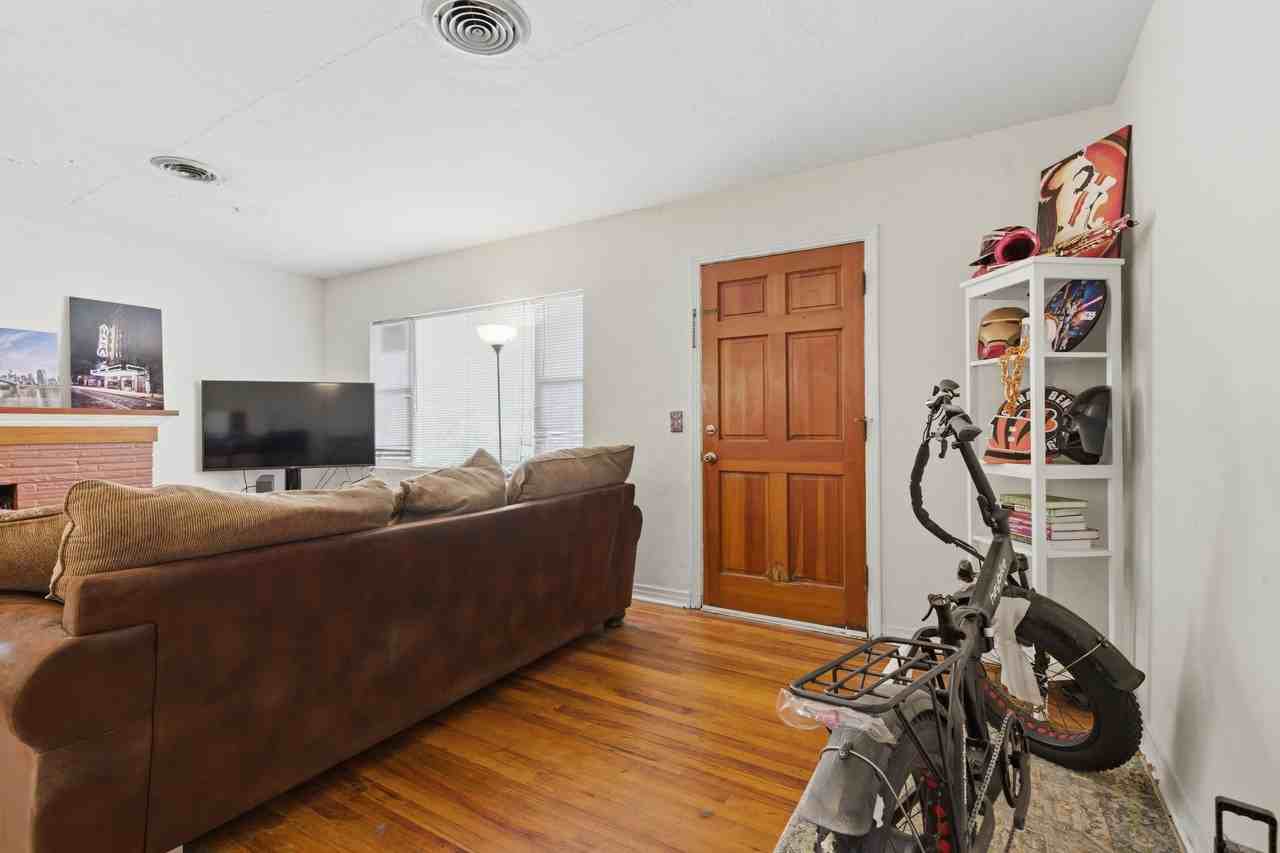 1734 W Tharpe St - Photo 7 of 38