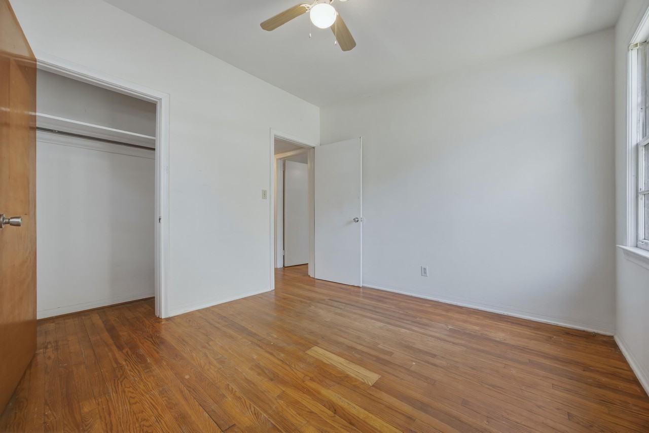 1641 Atkamire Dr - Photo 4 of 33