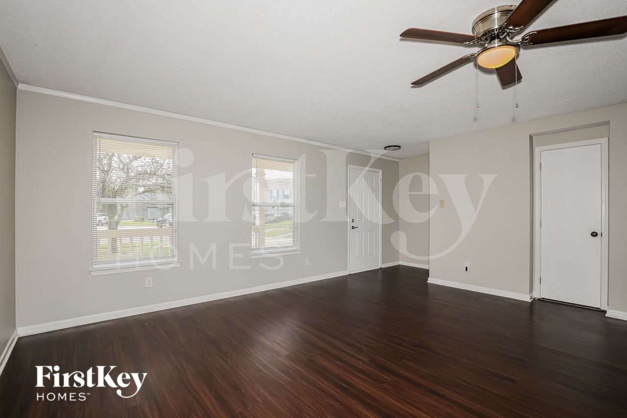 11 Atherton Ct - Photo 3 of 16
