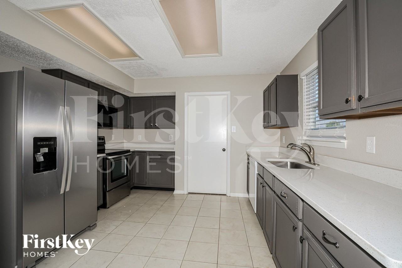 11 Atherton Ct - Photo 6 of 16