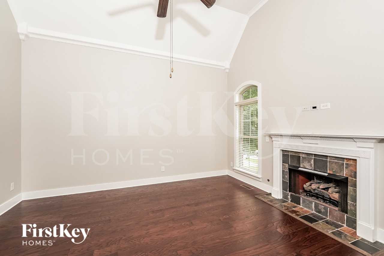 1016 Alford Ave - Photo 4 of 16