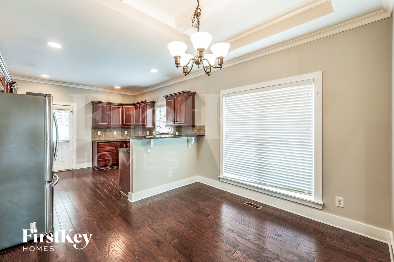 1016 Alford Ave - Photo 5 of 16