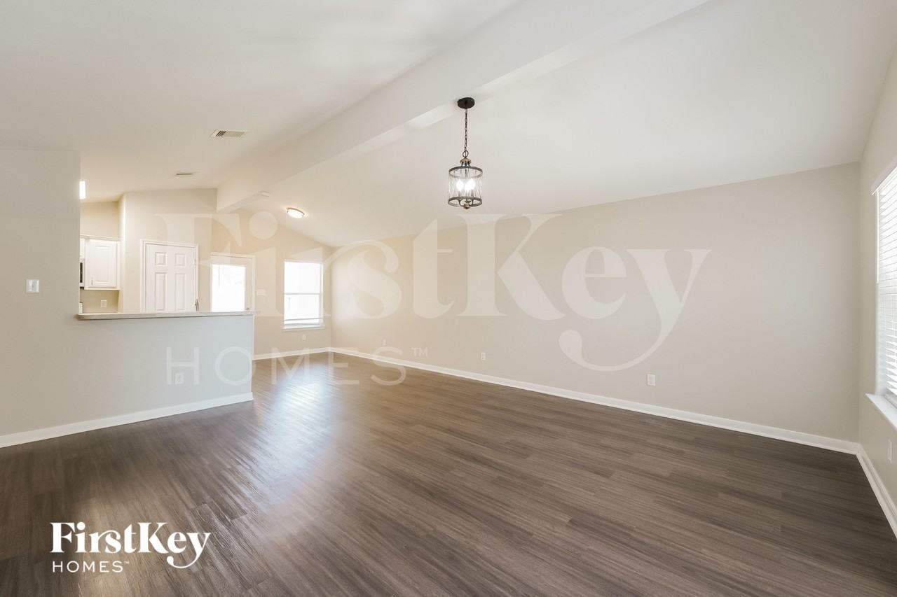 7111 Lilac Manor Ln - Photo 3 of 16