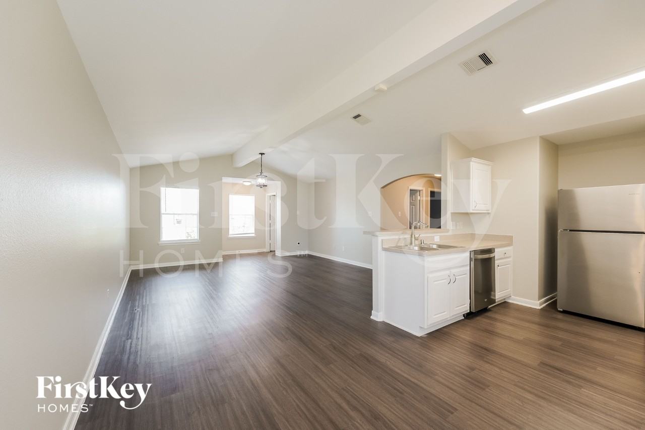 7111 Lilac Manor Ln - Photo 4 of 16