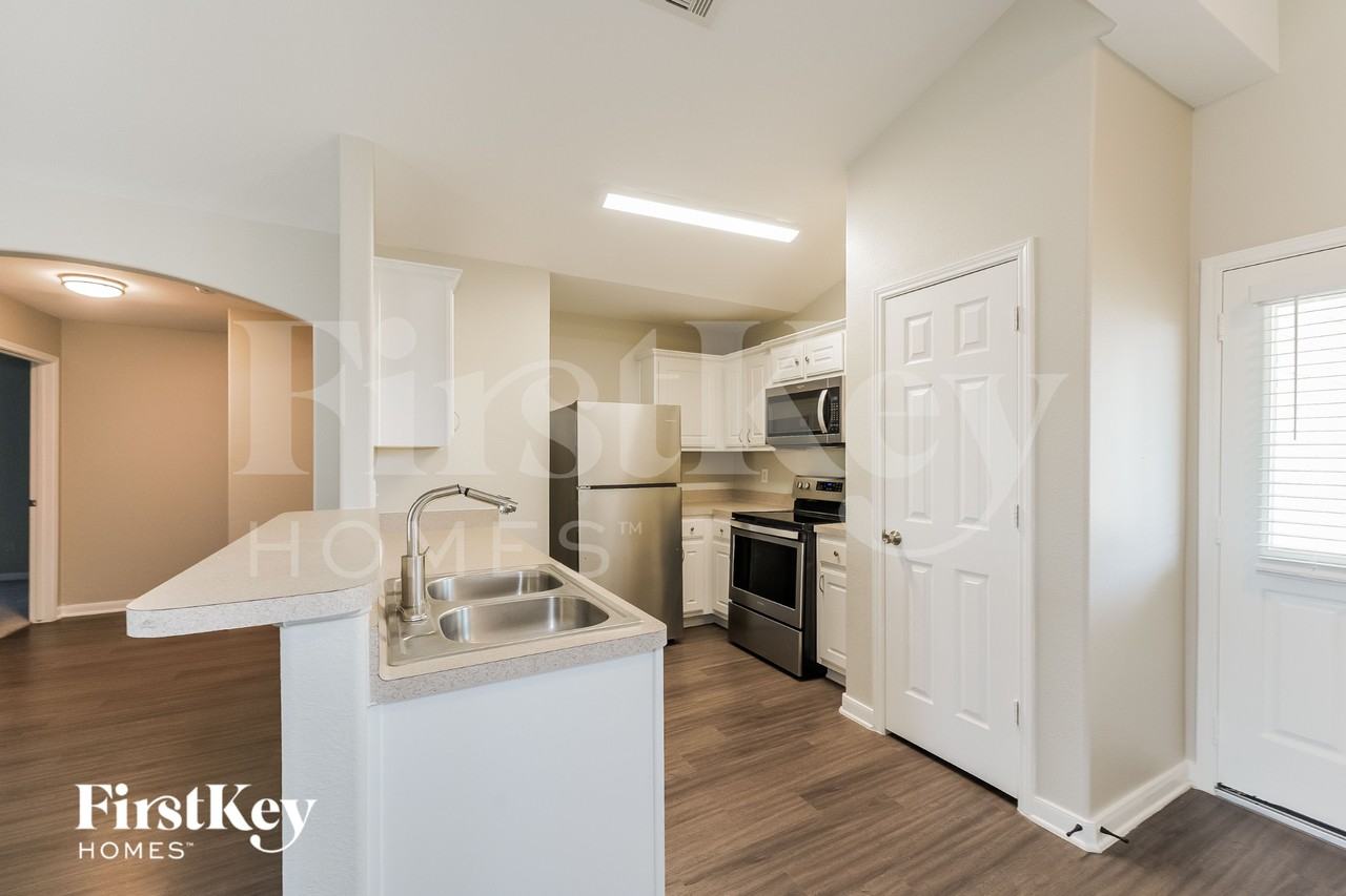 7111 Lilac Manor Ln - Photo 5 of 16