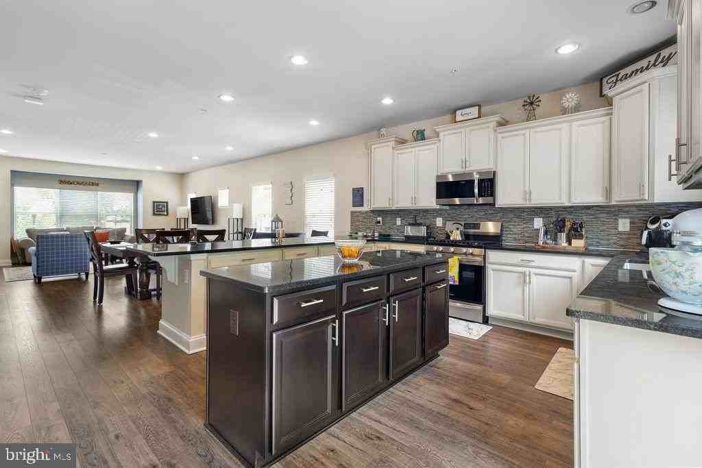 1035 Edenberry Way - Photo 2 of 11