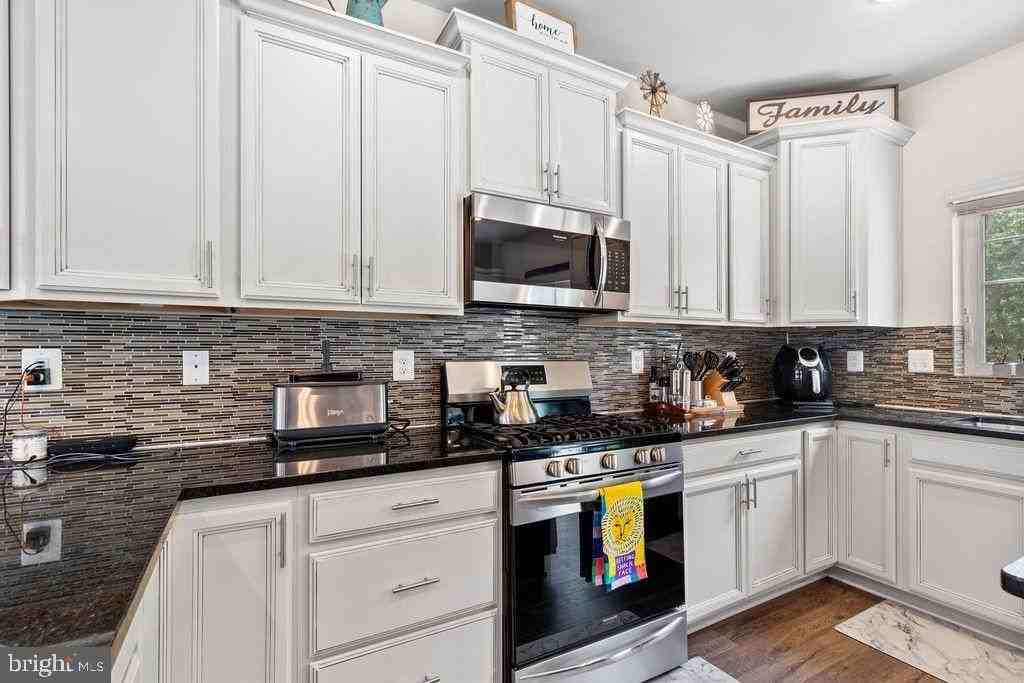 1035 Edenberry Way - Photo 4 of 11