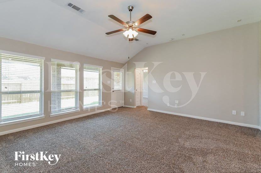 4818 La Piedra Ln - Photo 4 of 15