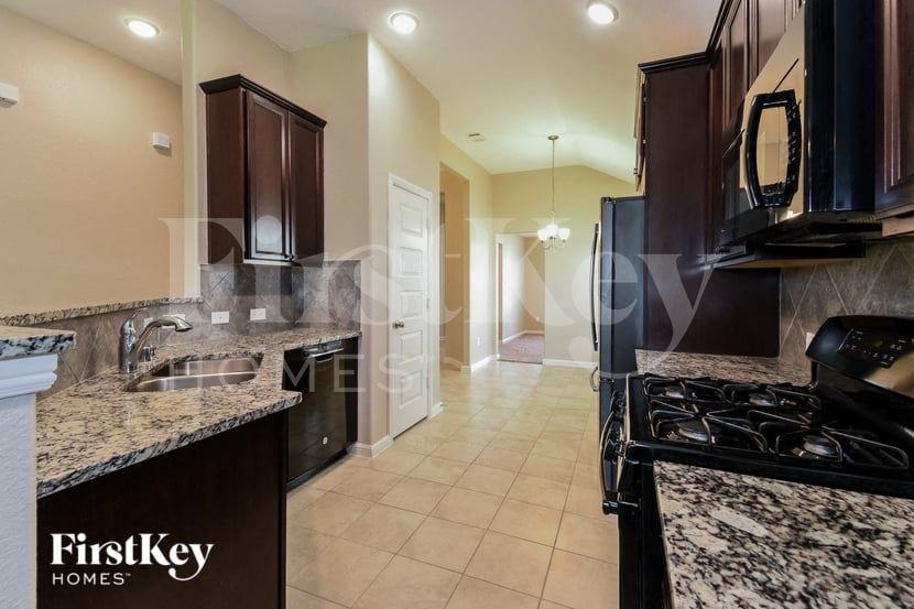 4818 La Piedra Ln - Photo 7 of 15