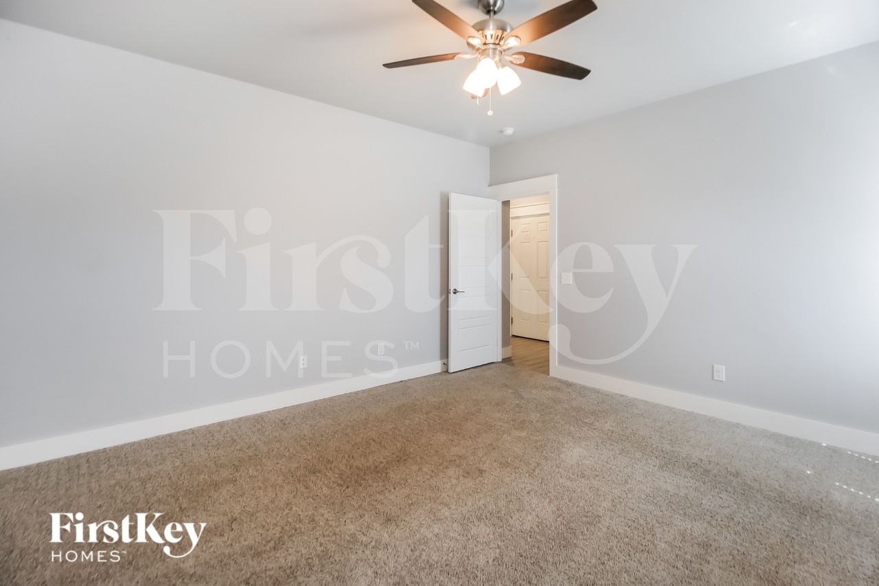 1603 Village Dr - Photo 7 of 16