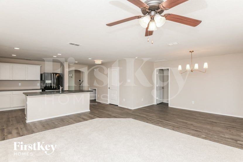 6212 Skysail Rd - Photo 3 of 15