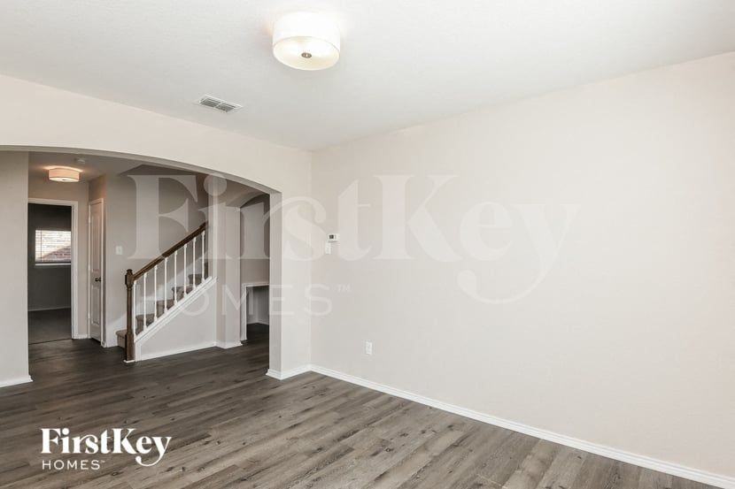 6212 Skysail Rd - Photo 4 of 15