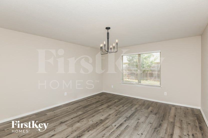 6212 Skysail Rd - Photo 5 of 15