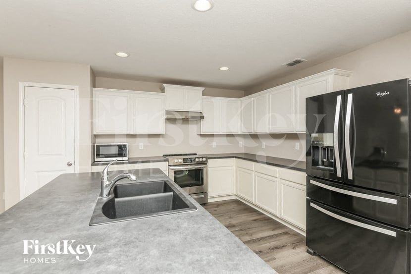 6212 Skysail Rd - Photo 6 of 15